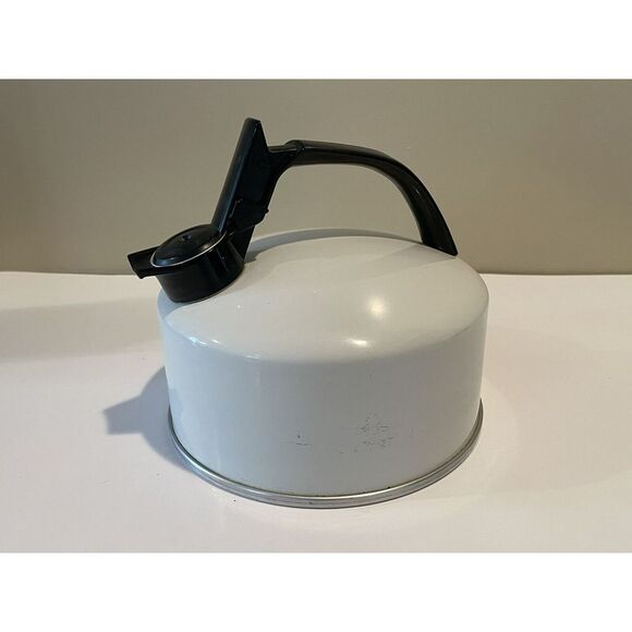 Vtg‎ Regal Whistling Tea Kettle 2 1/2 Quart Almond Color No Label - Picture 8 of 11
